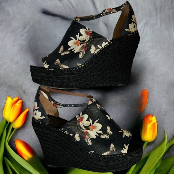 Givenchy: Floral-Print Wedge Leather Wedge Sandals - Picture 4 of 6